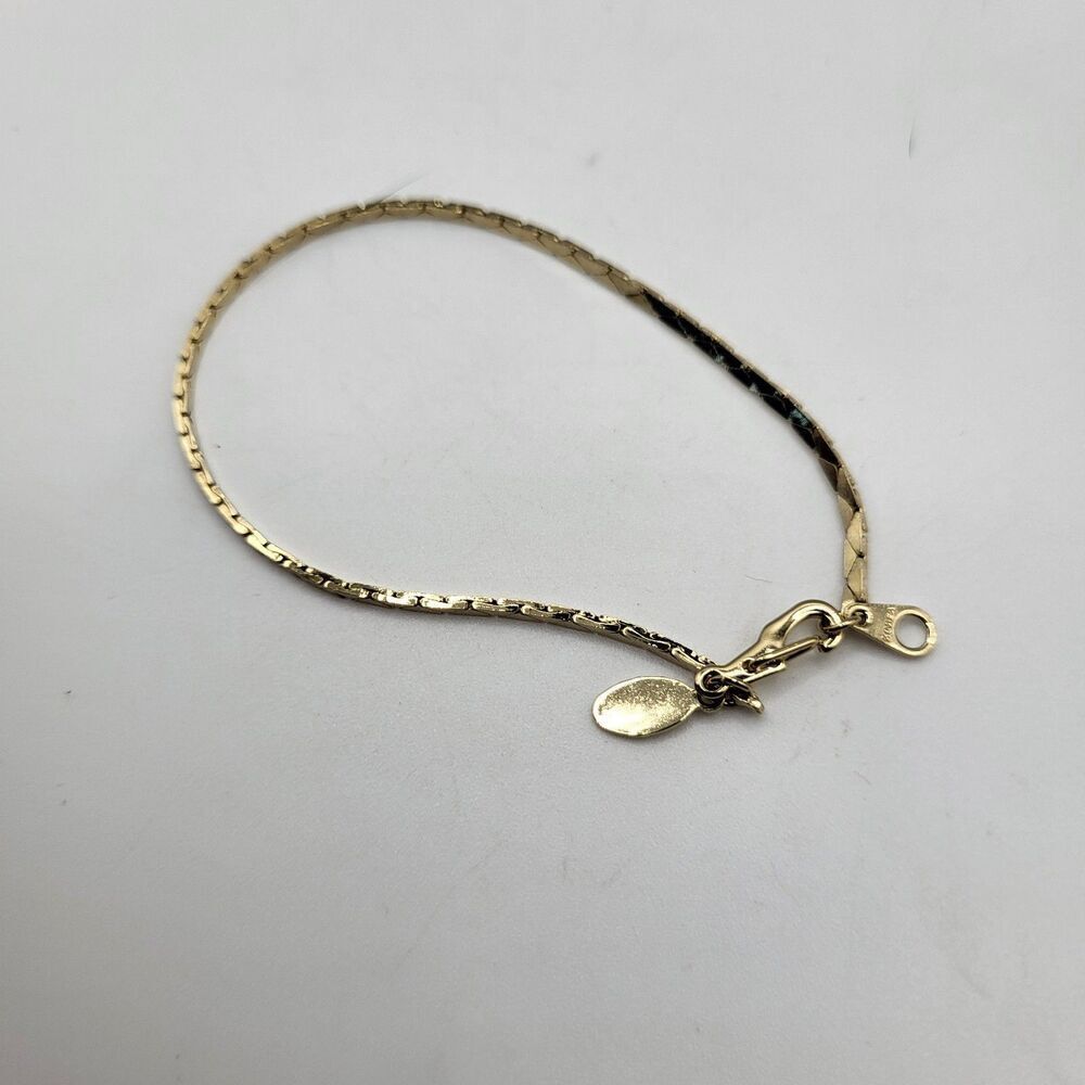 Delicate Goldtone American Showcase Bracelet 7.75in